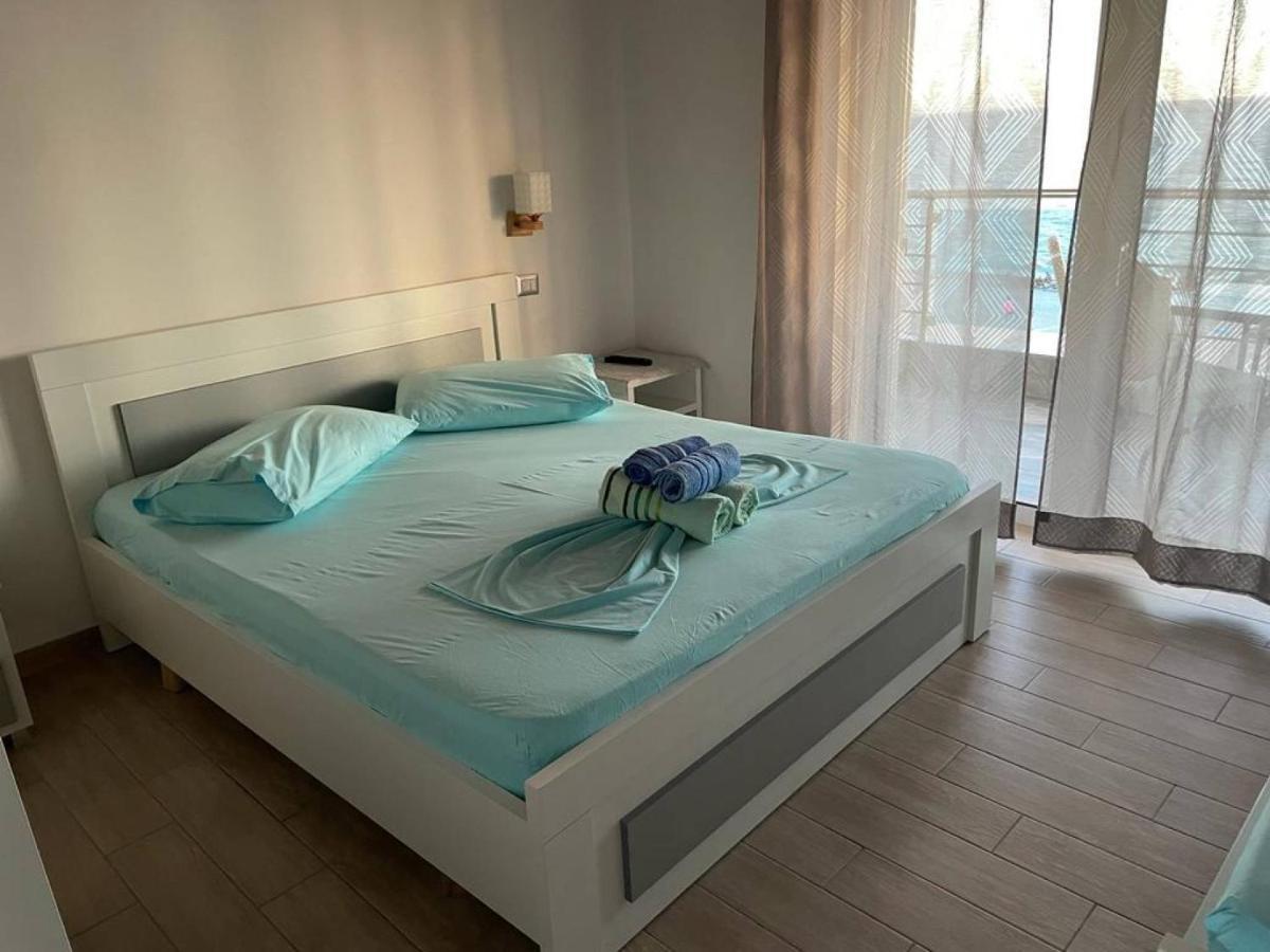 Wave N' Sea Apartments Himarë Eksteriør billede