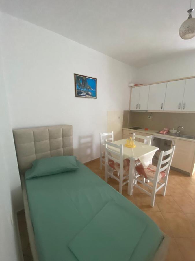 Wave N' Sea Apartments Himarë Eksteriør billede